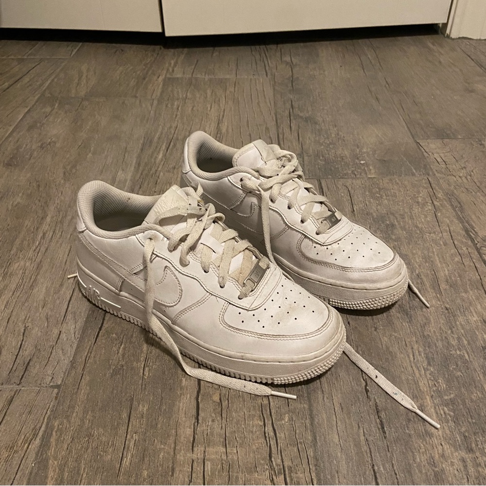 White Nike Airforce 1